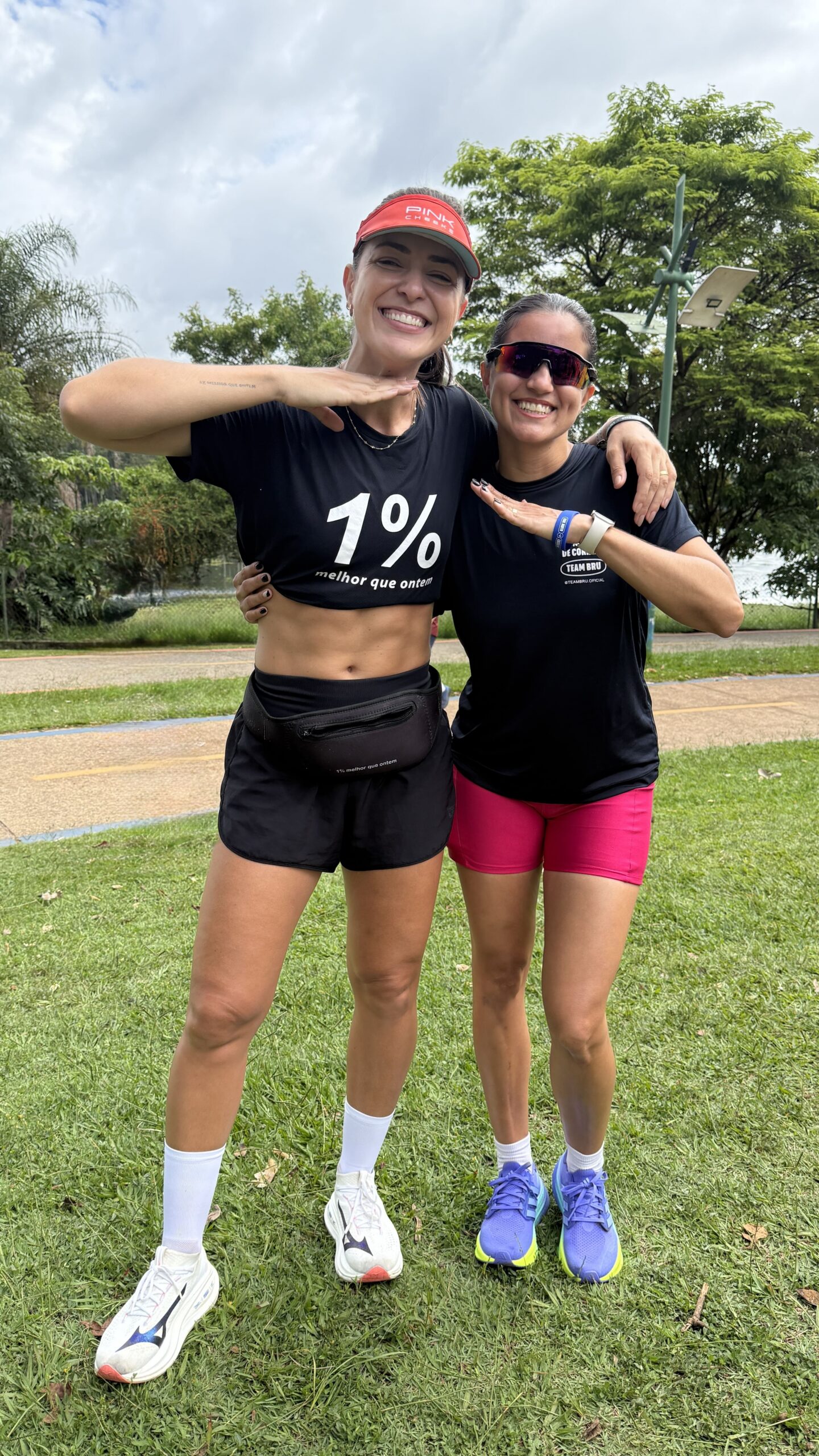 Tatiane Bernardes com Bruna Inhaez